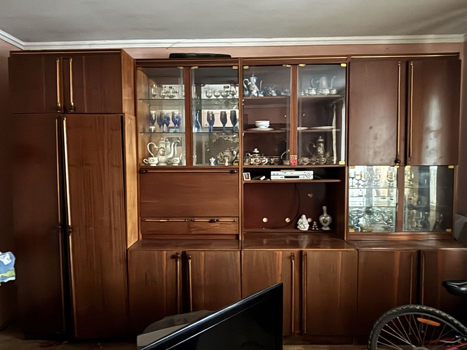 Стінка (меблі) у вітальню