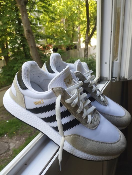Adidas iniki кросівки