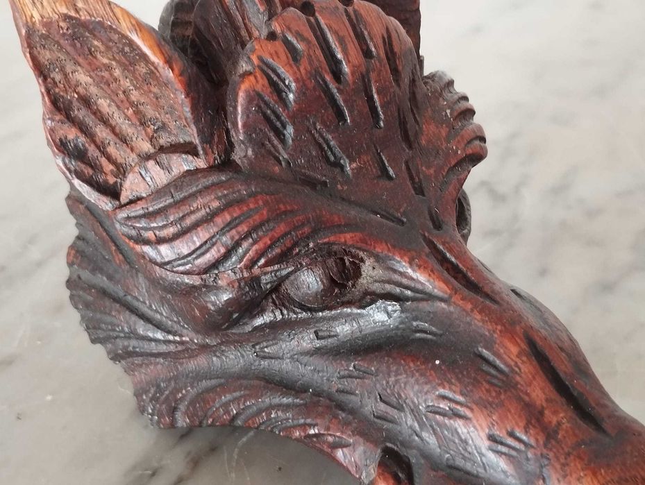 Cabeças de Animais em Madeira Esculpida