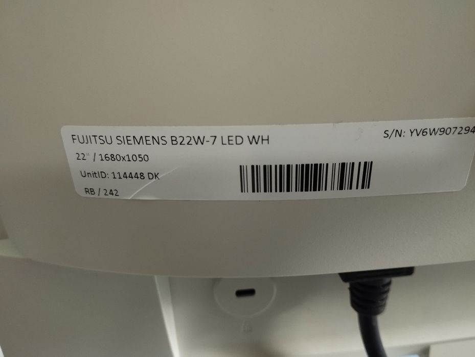 Monitor Fujitsu Siemens B22W- LED WH