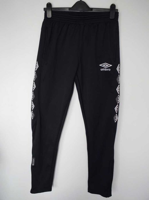 Umbro śliskie spodnie dresowe czarne M z sznurkiem w pasie