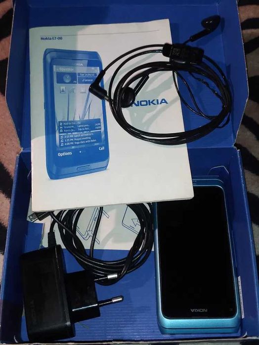 Nokia E7 Niebieska + Pudełko + Ładowarka + Słuchawki | Komplet | Do naprawy