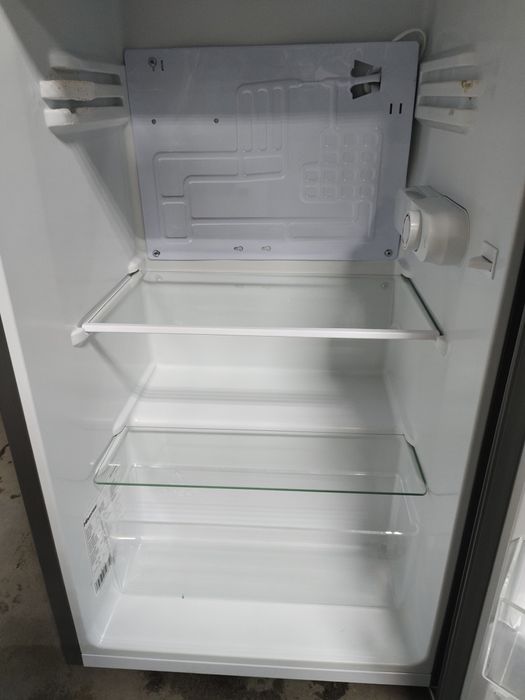 Холодильник офісний, студентський, відмінний стан Hisense. 85 cm