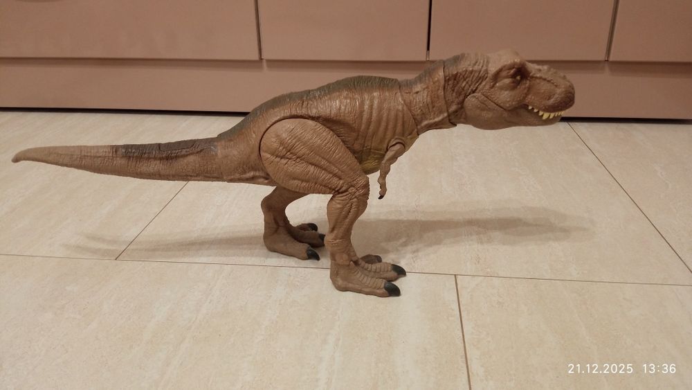 Продам динозавра (тиранозавр)