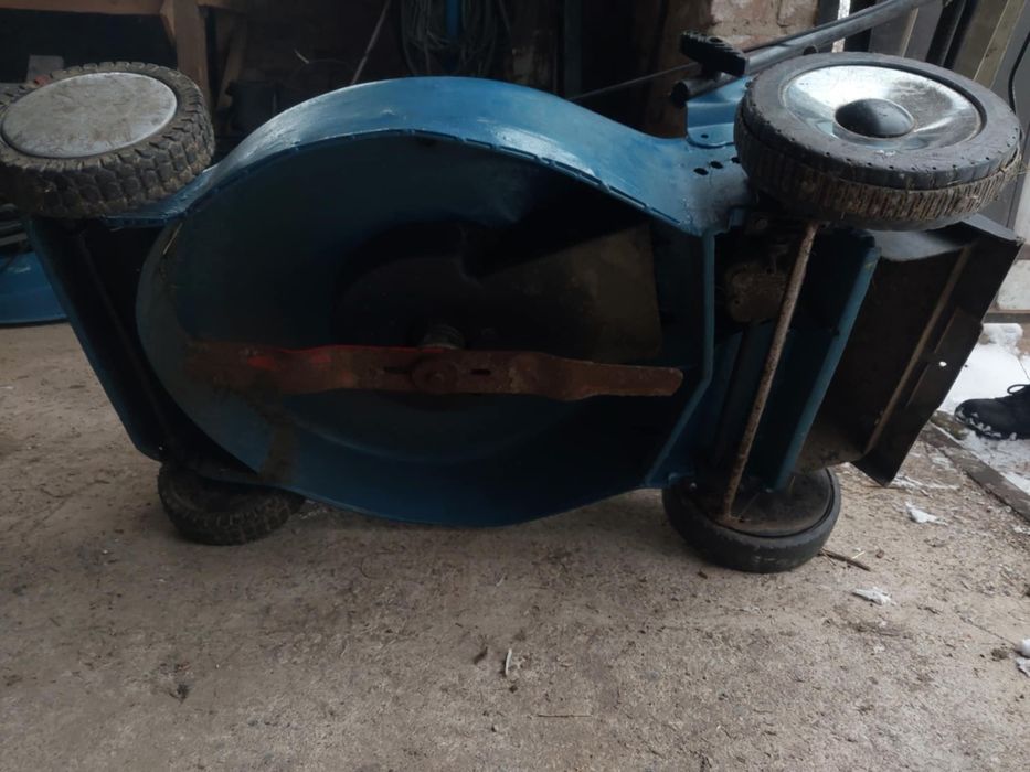 Газонокосарка самохідна