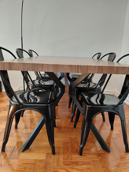 Mesa de jantar com cadeiras