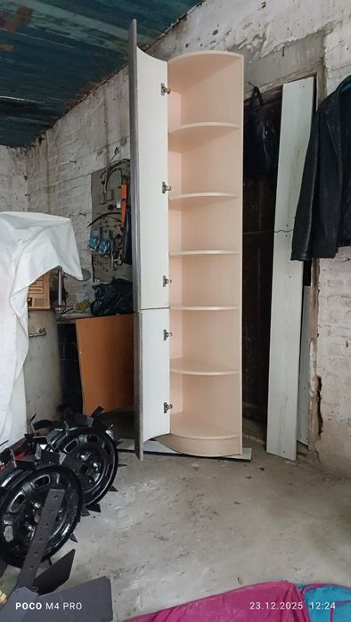 Продам кухонний кутовий шкаф.