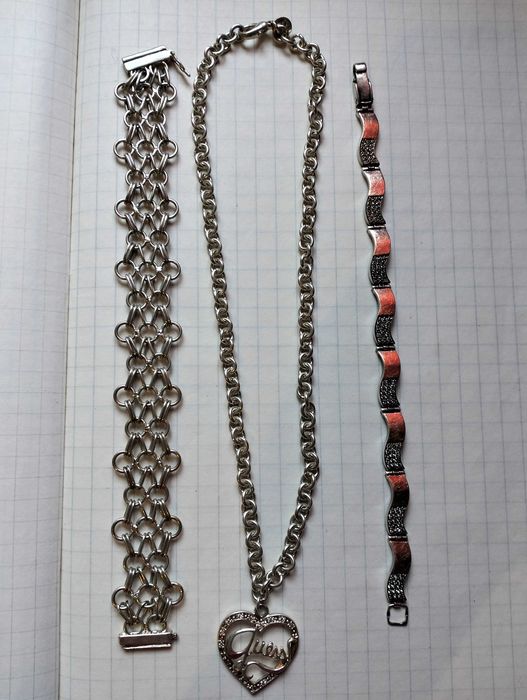 Срібні прикраси.