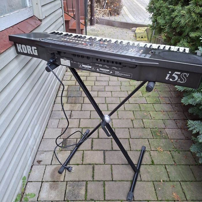 Sprzedam Korgi z futeralem