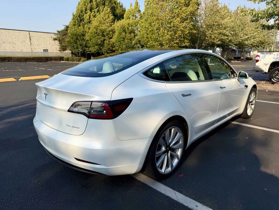 Tesla Model 3 Long Range      2019