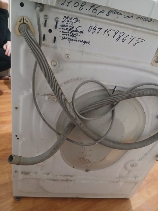 Продам пральну машинку тіки вона протікає трошки почистити фільтр