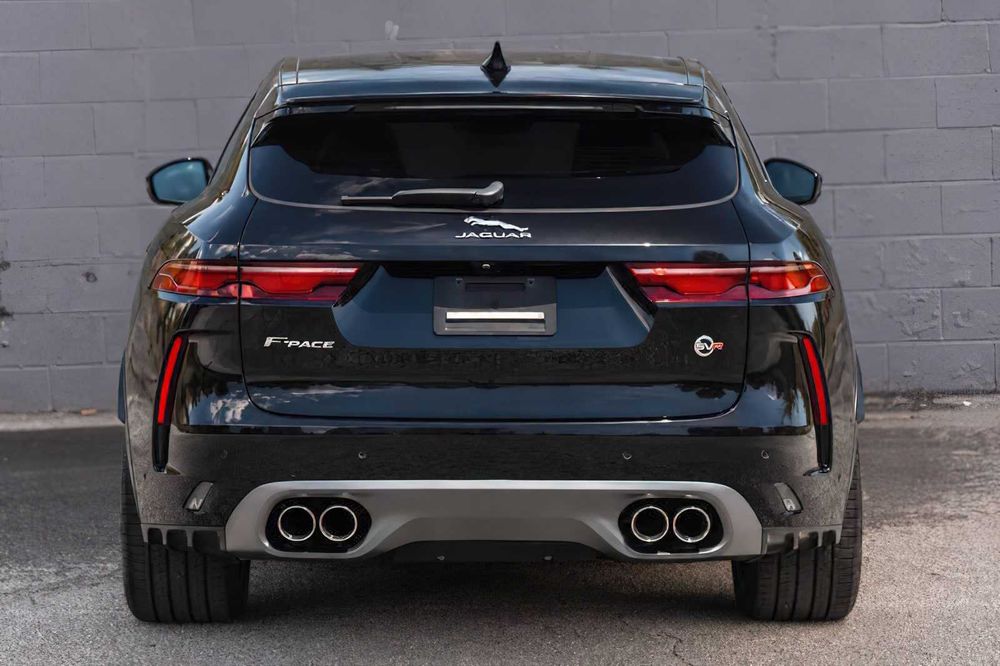 Jaguar F-PACE SVR      2022