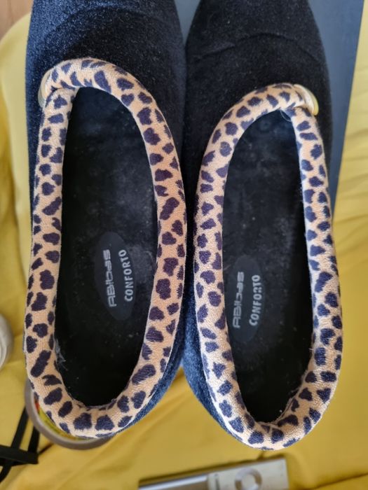 Sapatos ou Chinelos,  de quarto n 40