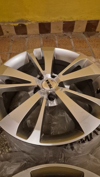 Alufelgi 17" Toora T585 5x110 ET40 7.5J