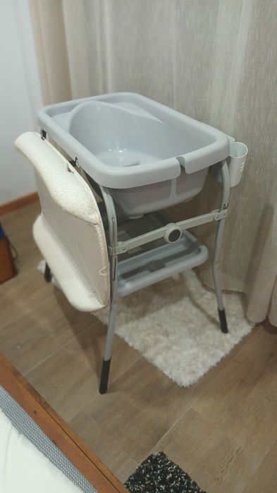 Vendo Muda Fraldas e Banheira da CHICCO