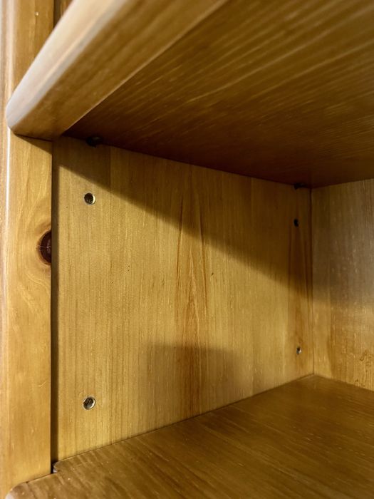 Estante alta em madeira maciça com gavetas – 2m de altura