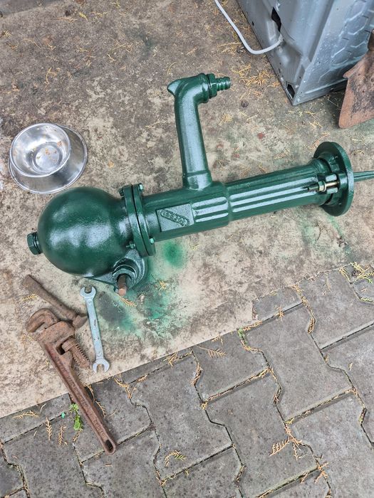 Sorzedam pompę żeliwną.