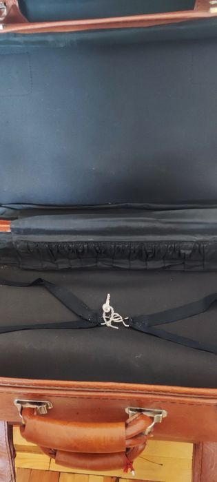 Валіза з кожзама