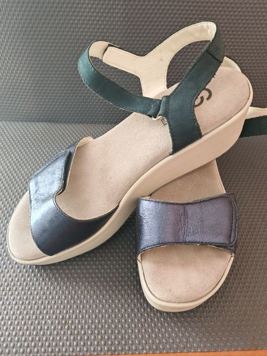 Босоніжки шкіряні