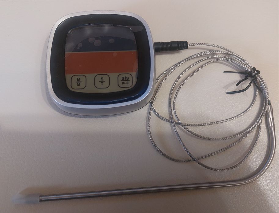 Кухонний термометр з  сенсорным экраном.