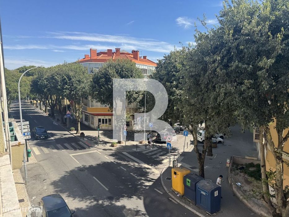 Apartamento T3 com 2 varandas totalmente remodelado na Mina de Água