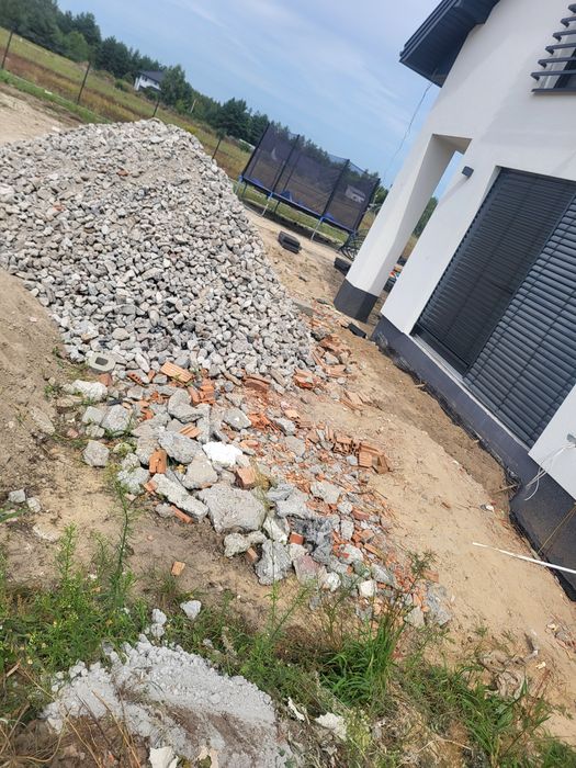 Piach, kruszywo, ziemia minikoparka transport