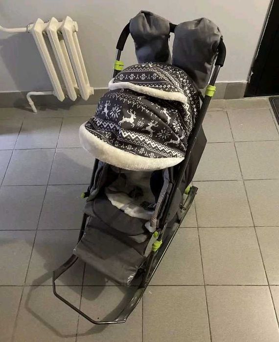 Продам санки коляску