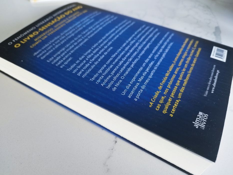 Livro A CRIADA de Freida McFadden