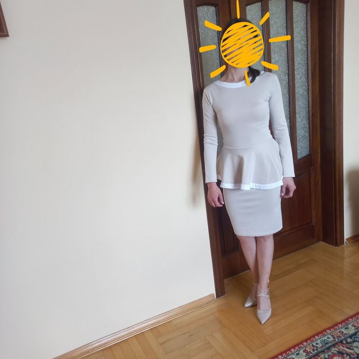 Плаття бежевого кольору