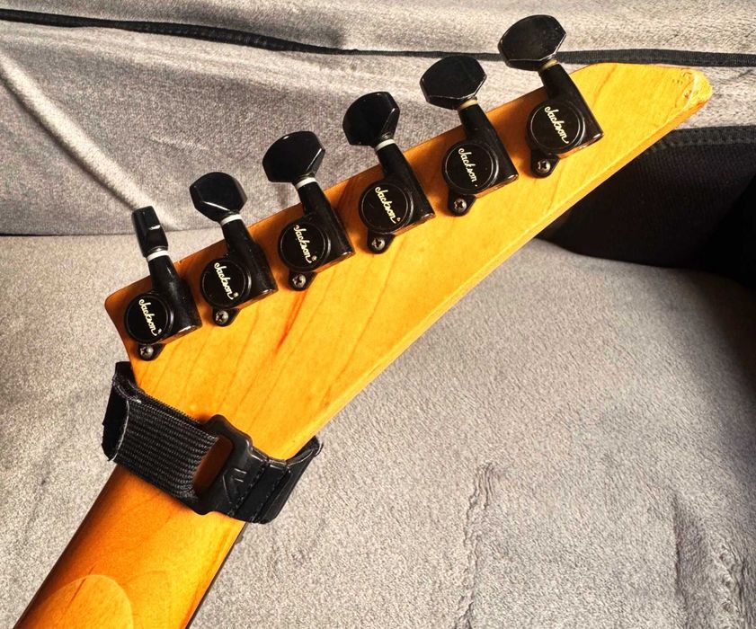 Jackson Reverse Professional (Japan) + Fishman Fluence Modern