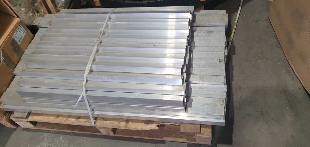 Kształtowniki aluminiowe: profile 80x50, 60x40, 60x30, 40x25; kątowniki 60x30