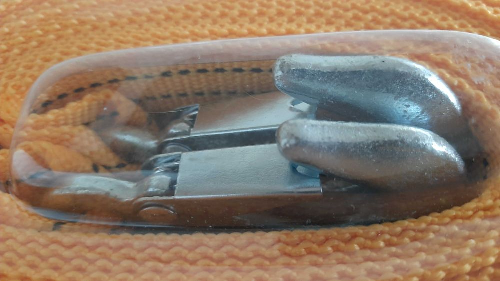 Продаю трос буксировочный широкий 5см/3т цвет желтый два крюка