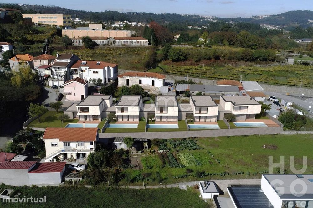 Moradia T3 - Vila Meã - Condomínio privado