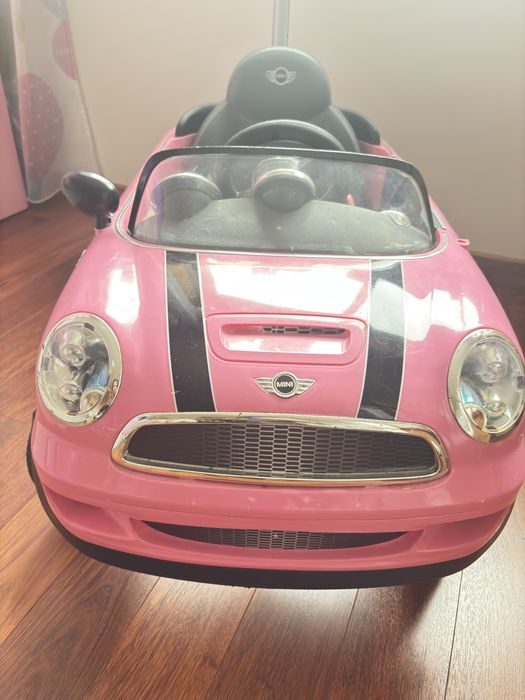 Carrinho mini cuper com cinto e pega para empurrar