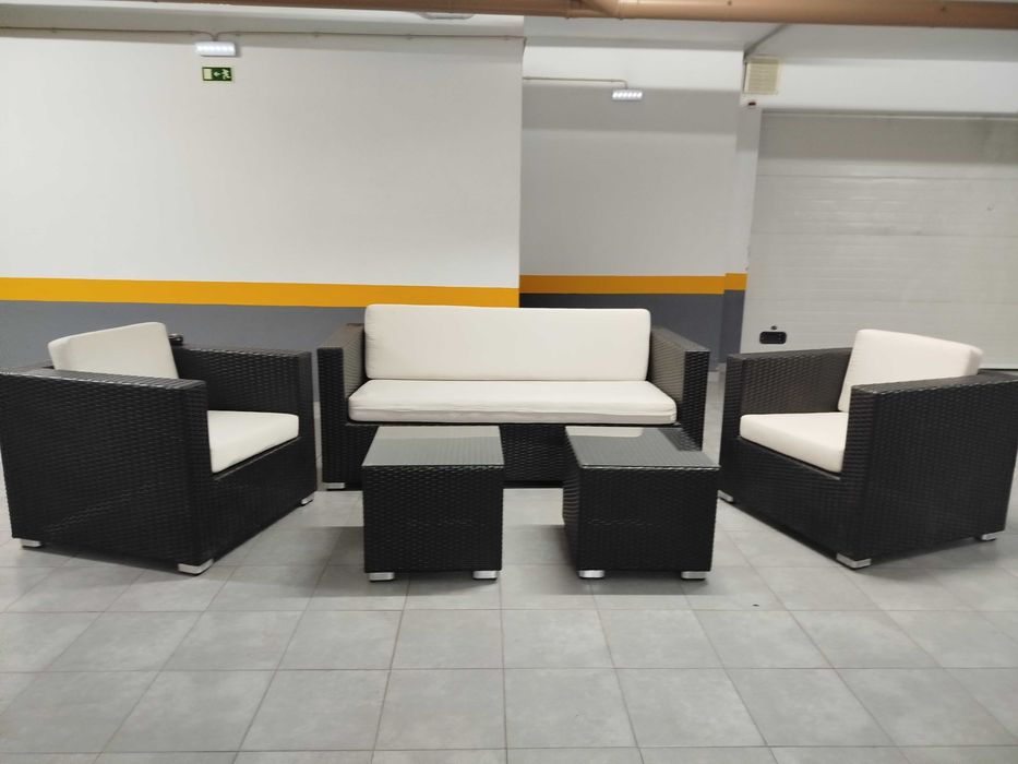 Conjunto jardim poltronas e mesas