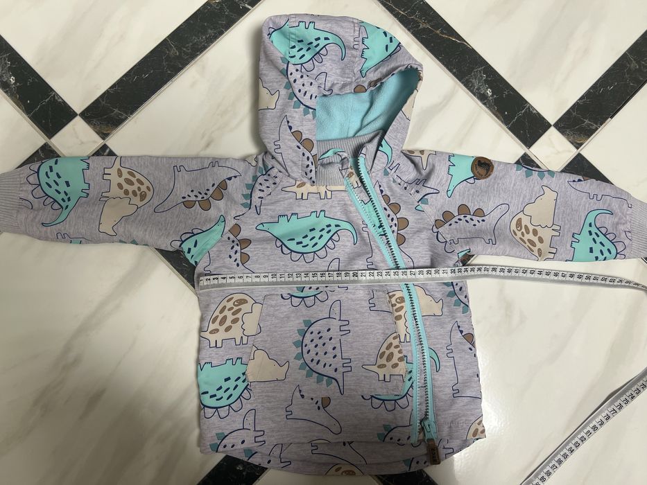 Куртка ветровка на флисе.