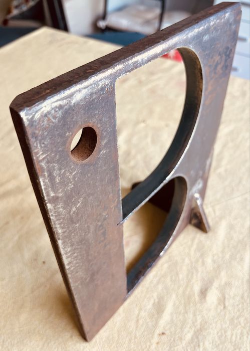 Peça em metal Big B