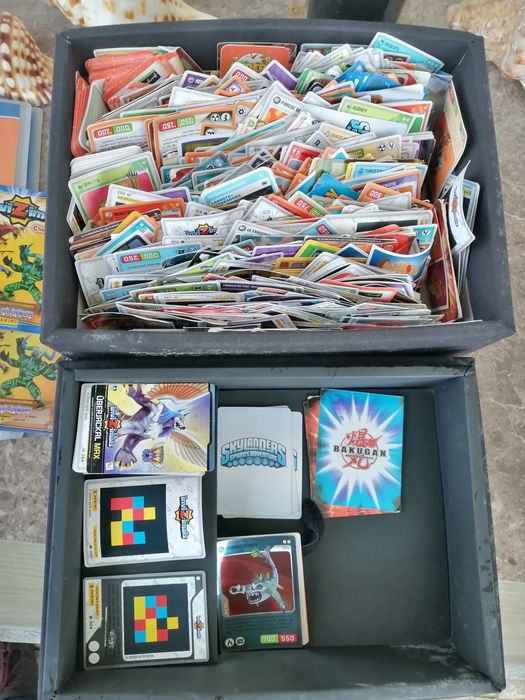 Cadernetas /  cartas / campos batalha INVIZIMALS