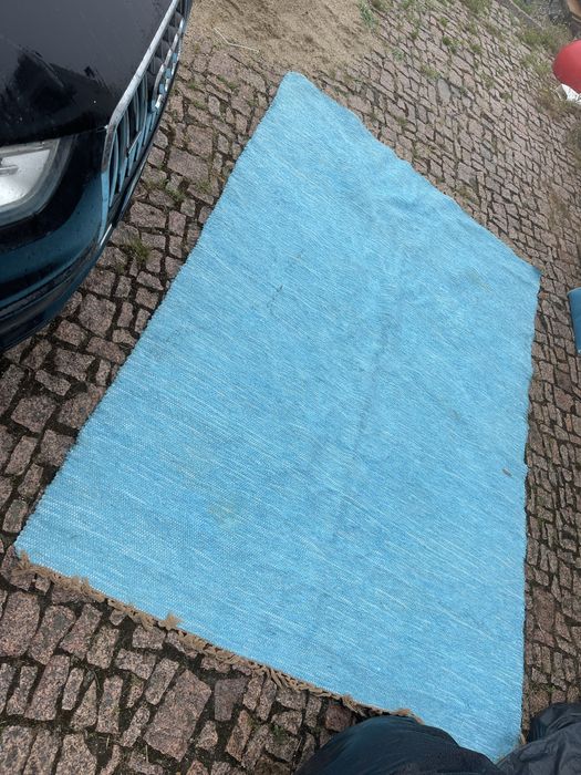 Mobilia de casa de jantar e carpete