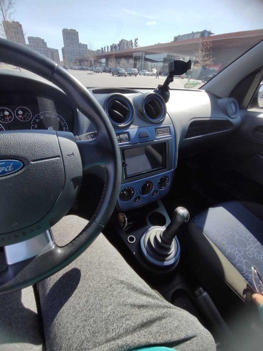 Продам автомобіль Ford Fiesta