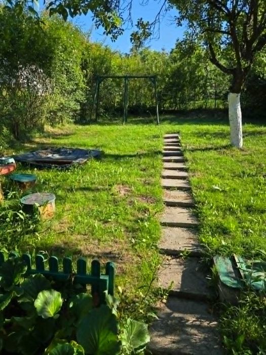 ROD Nad Oranią sprzedam zadbaną działkę  – 354m² z murowanym domkiem, altaną i pięknym trawnikiem