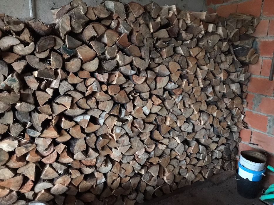 Lenha seca rachada