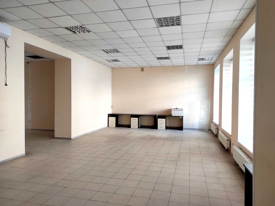 Сдам помещение в центре. 150 м2,. Фасад. Банк, магазин, офис.