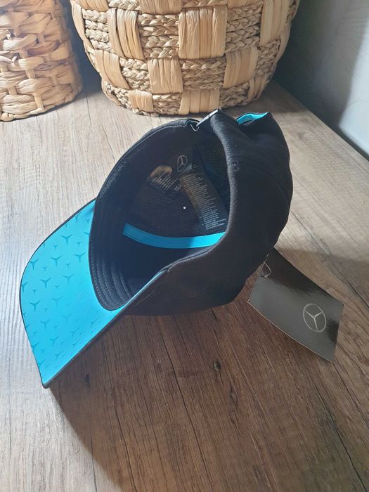 Boné preto/turquesa da marca Mercedes-Benz