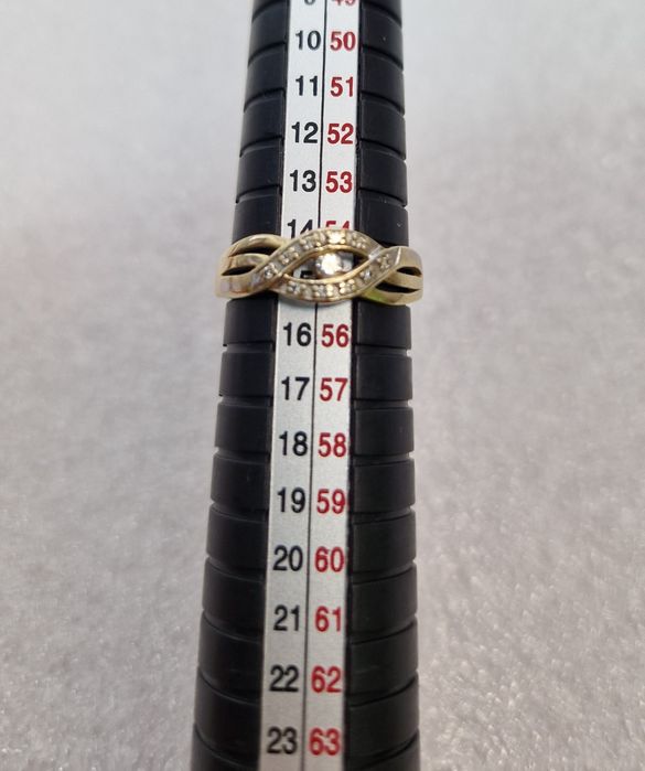 Piękny złoty pierścionek z cyrkoniami używany PR 585 rozm 15