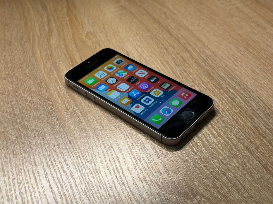 iPhone SE 2016 64Gb - відмінний стан! 100% робочий!