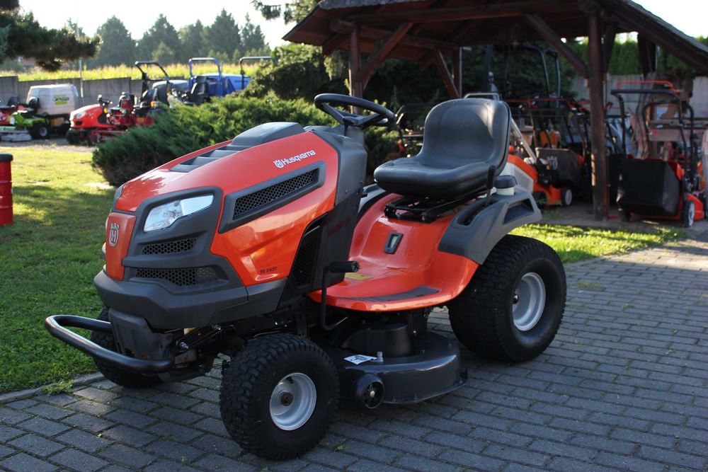 Husqvarna TS 243 t  TRAKTOREK Kosiarka