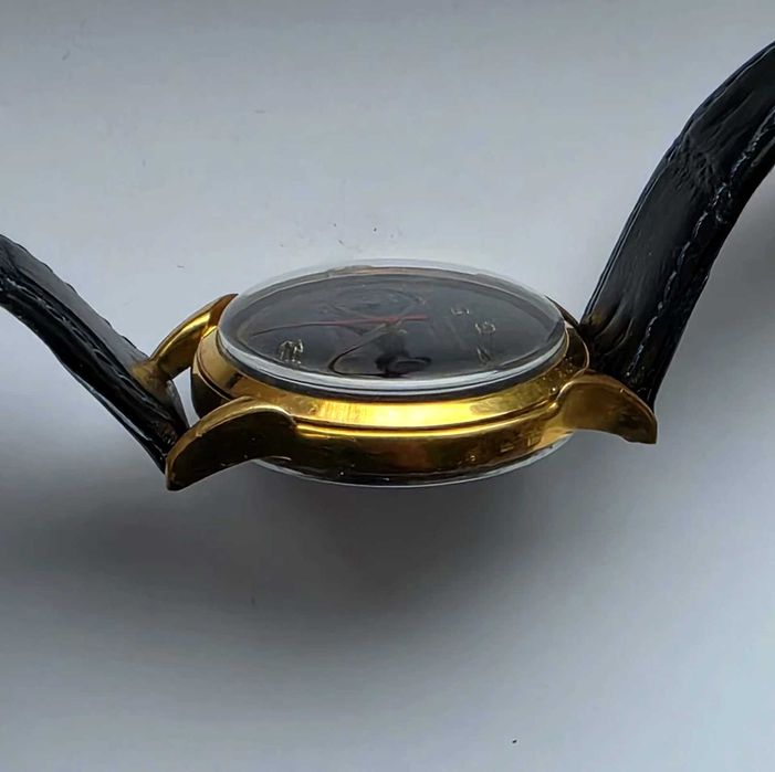 Vintage Novelia Chronomètre | Black Gilt Dial | Fancy Lugs | 1950s