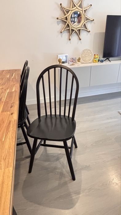 Conjunto mesa com 6 cadeiras - Como novo -