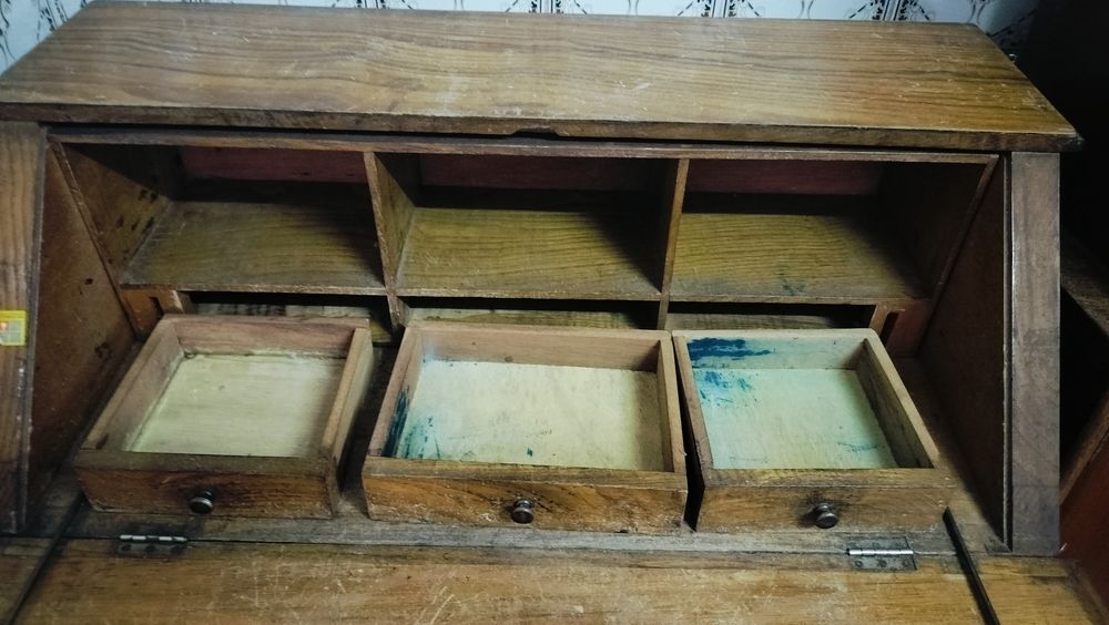 Secretaria antiga para restaurar em nadeira maciça com várias divisões